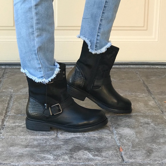 Black Snake Print Leather Buckle Biker Ankle Boots - Picture 6 of 6